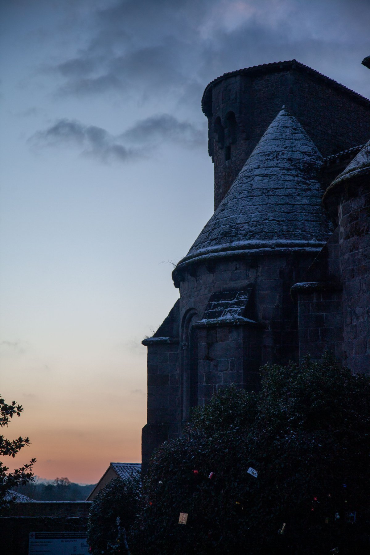 Absidialle de la collégiale enneigée