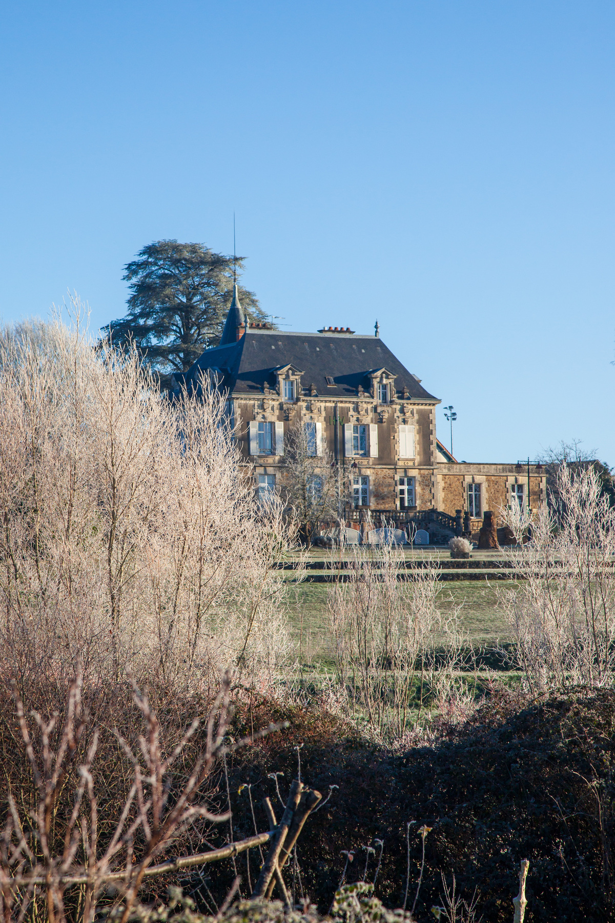 Mairie du Dorat dans le givre