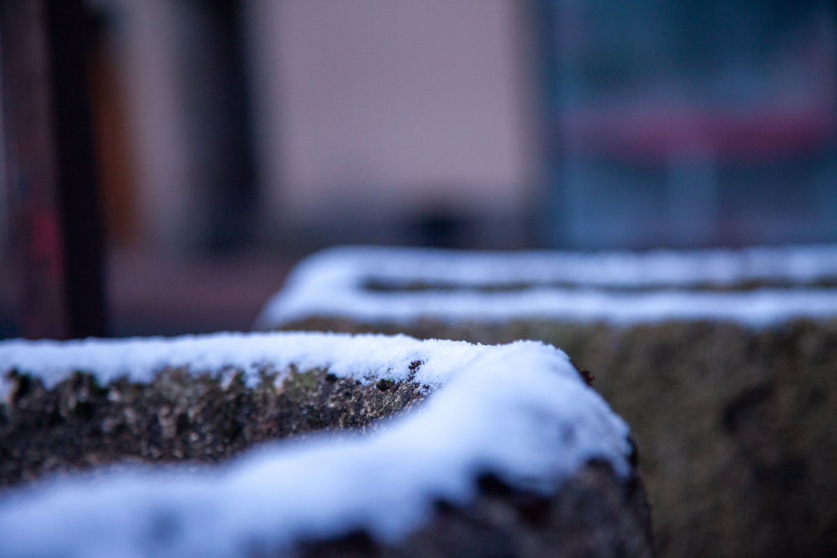 Neige déposée sur rebord