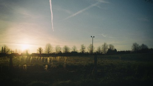 Route de la Barre au levé du jour, coté stade